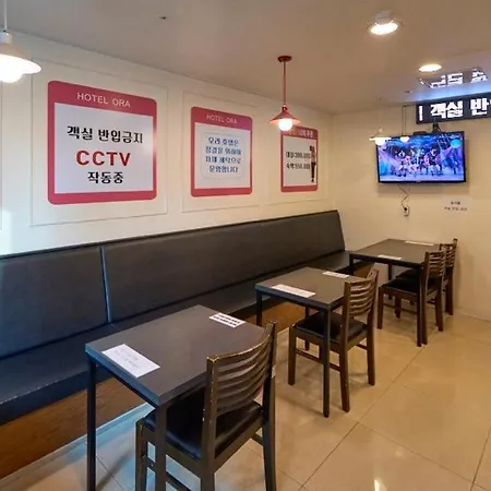 Yeongdeungpo Aura Hotel